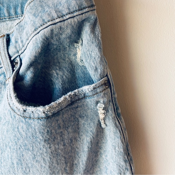 Abercrombie & Fitch Curve Love The 90’s Straight Ultra High Rise Light Wash - Picture 8 of 11